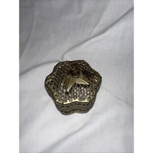 Vintage Silver Tone Filigree Scrollwork Mesh Metal‎ Floral Rose Trinket Box